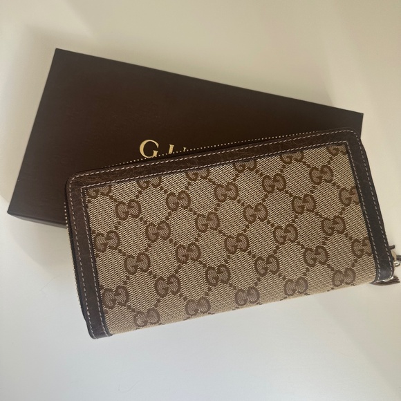 AUTHENTIC Gucci Wallet - Picture 2 of 12